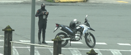 3 AGENTES DE TRÁNSITO ESPERAN LA DECISIÓN JUDICIAL TRAS SER DESVINCULADOS DE LA EPMT-SD