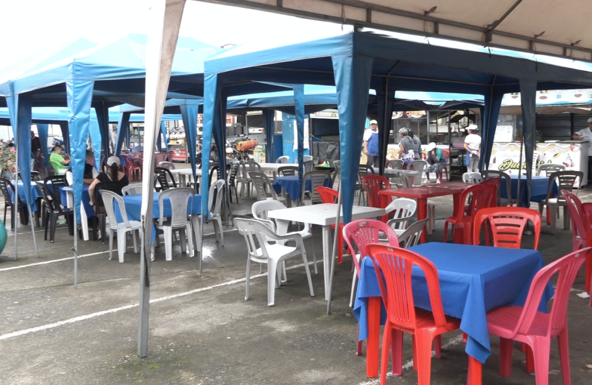 COMERCIANTES DE LA BAHÍA COMERCIAL ESPERAN FALLO SOBRE SU PERMANENCIA