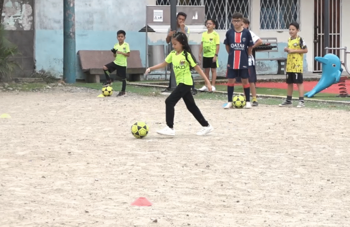 ESCUELA DE FÚTBOL ALBORADA DEL BOMBOLÍ FORMA A NIÑOS Y NIÑAS QUE SUEÑAN CON SER PROFESIONALES