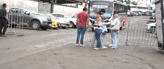 CUIDADORES DE CARROS DENUNCIARON QUE LA CALLE RÍO TANTI SE ESTÁ USANDO COMO PARQUEADERO