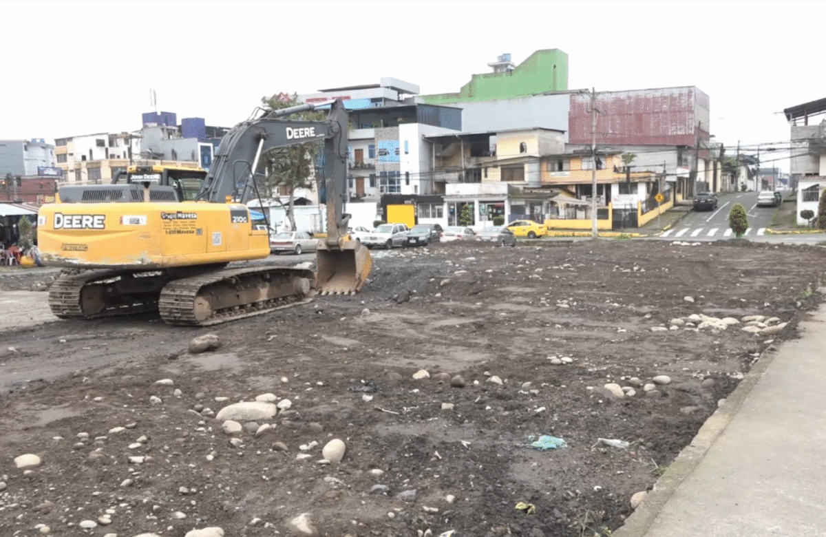 AVANZAN ADECUACIONES PARA TRASLADAR A COMERCIANTES DE LA EXESCUELA CIUDAD DE CARACAS