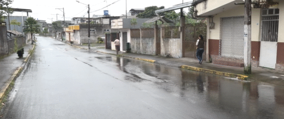 HABITANTES DEL IERAC 69 EXIGEN SOLUCIÓN URGENTE POR FUGA DE AGUA QUE LLEVA 15 DÍAS