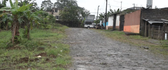 PIDEN A LA MUNICIPALIDAD COMPLETAR LA CONSTRUCCIÓN DE ACERAS, BORDILLOS Y EL ASFALTADO DE CINCO CALLES