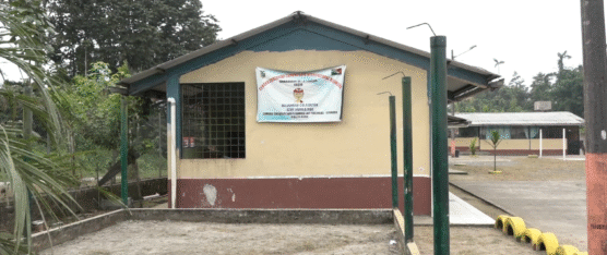 PADRES DE FAMILIA PIDEN EL ARREGLO DE CENTRO EDUCATIVO EN LA COMUNA CHIGÜILPE