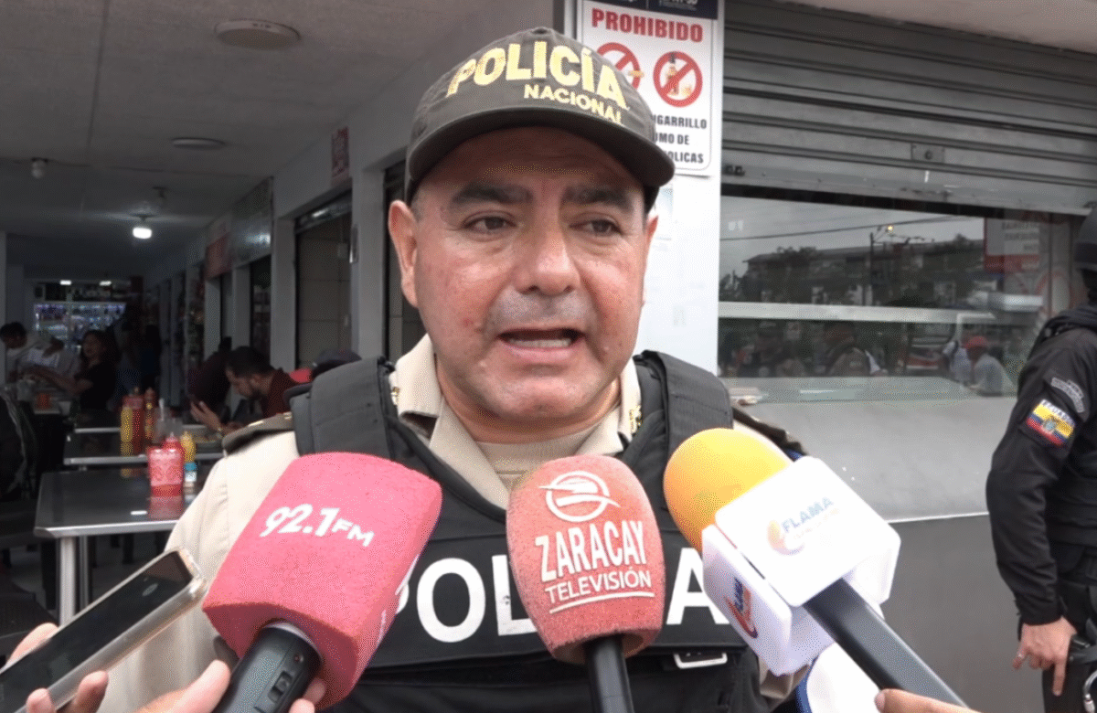 LA POLICÍA EJECUTÓ UN OPERATIVO DE CONTROL MIGRATORIO EN LA TERMINAL TERRESTRE