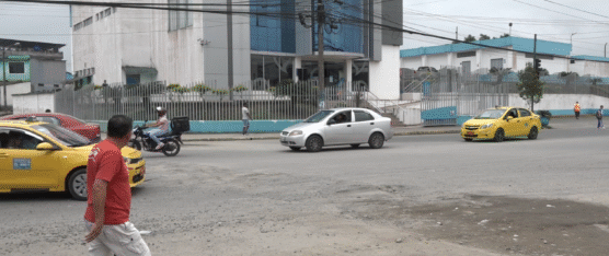 OBRA SIN SEÑALIZACIÓN PROVOCA ACCIDENTES EN LA JACINTO CORTEZ JHAYYA