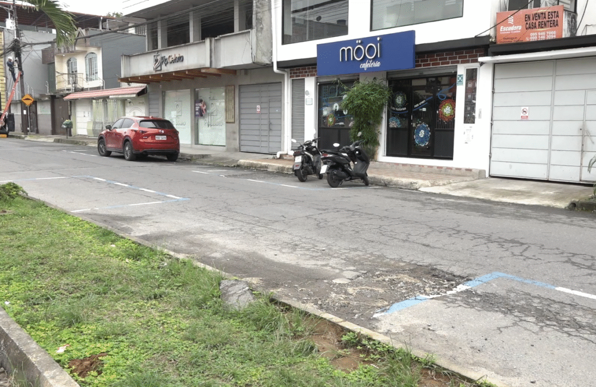 ADVIERTEN PELIGRO EN TRAMO DE LA GALO LUZURIAGA SIN SEÑALÉTICA