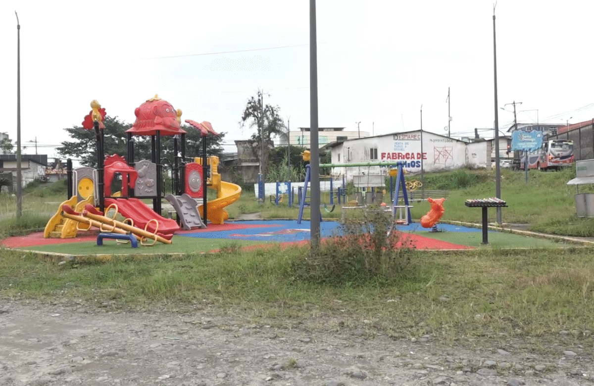 PIDEN MANTENIMIENTO URGENTE A JUEGOS INFANTILES ABANDONADOS EN LAS GUADÚAS