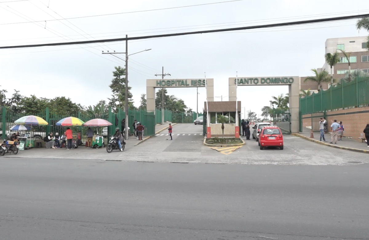 LOS AFILIADOS DENUNCIAN LA FALTA DE MEDICAMENTOS EN EL HOSPITAL DEL IESS