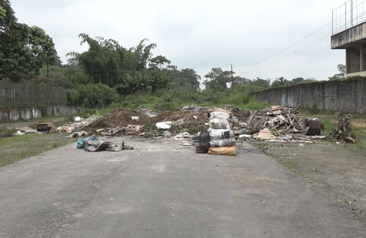 LA CALLE FRANKLIN PALLO ES USADA COMO BASURERO POR MALOS CIUDADANOS