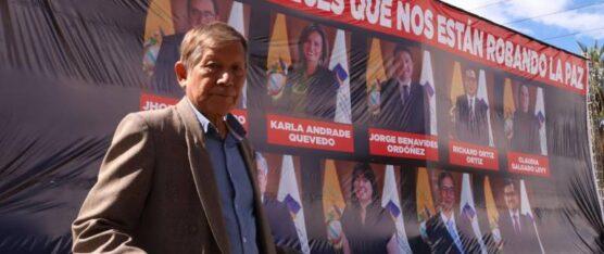 NOBOA Y SUS MINISTROS ENCABEZAN LA MARCHA HACIA LA CORTE CONSTITUCIONAL