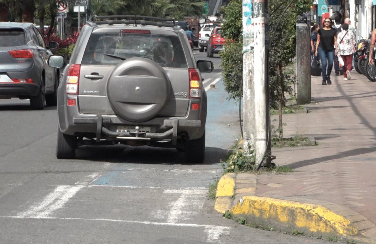 CÁMARAS DE TRÁNSITO GENERAN MULTAS Y POLÉMICA ENTRE CONDUCTORES EN SANTO DOMINGO