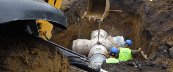 MÁS DE 30 SECTORES SIN AGUA POR ROTURA DE TUBERÍA EN BOMBOLÍ