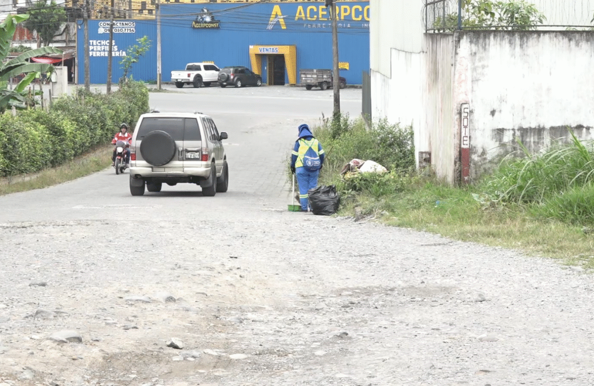 CALLE ARTURO MIÑACA POVEDA SIN ADOQUINADO AFECTA SEGURIDAD DE VECINOS