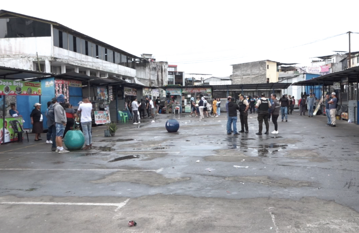 COMERCIANTES DE LA EXESCUELA CARACAS SON REUBICADOS A LA EXMINITERMINAL