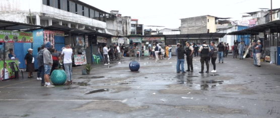 COMERCIANTES DE LA EXESCUELA CARACAS SON REUBICADOS A LA EXMINITERMINAL