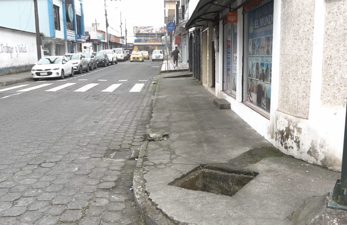 DENUNCIAN HURTO DE TAPAS Y REJILLAS DE ALCANTARILLADO EN VARIOS SECTORES DE LA CIUDAD