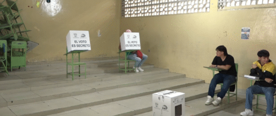 NOBOA ENVÍA CINCO PREGUNTAS A LA CORTE CONSTITUCIONAL PARA SU TRÁMITE