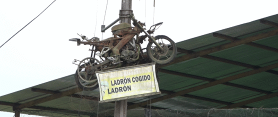 VECINOS DEL PLAN DE VIVIENDA PROAÑO PIDEN ALCANTARILLADO Y MÁS SEGURIDAD