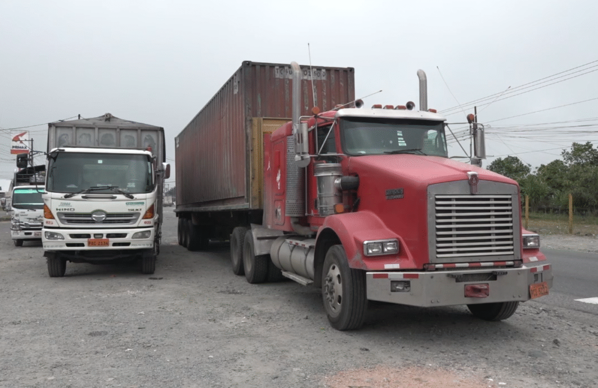 TRANSPORTISTAS EXIGEN SEGURIDAD EN RUTAS COMO LA VÍA QUEVEDO