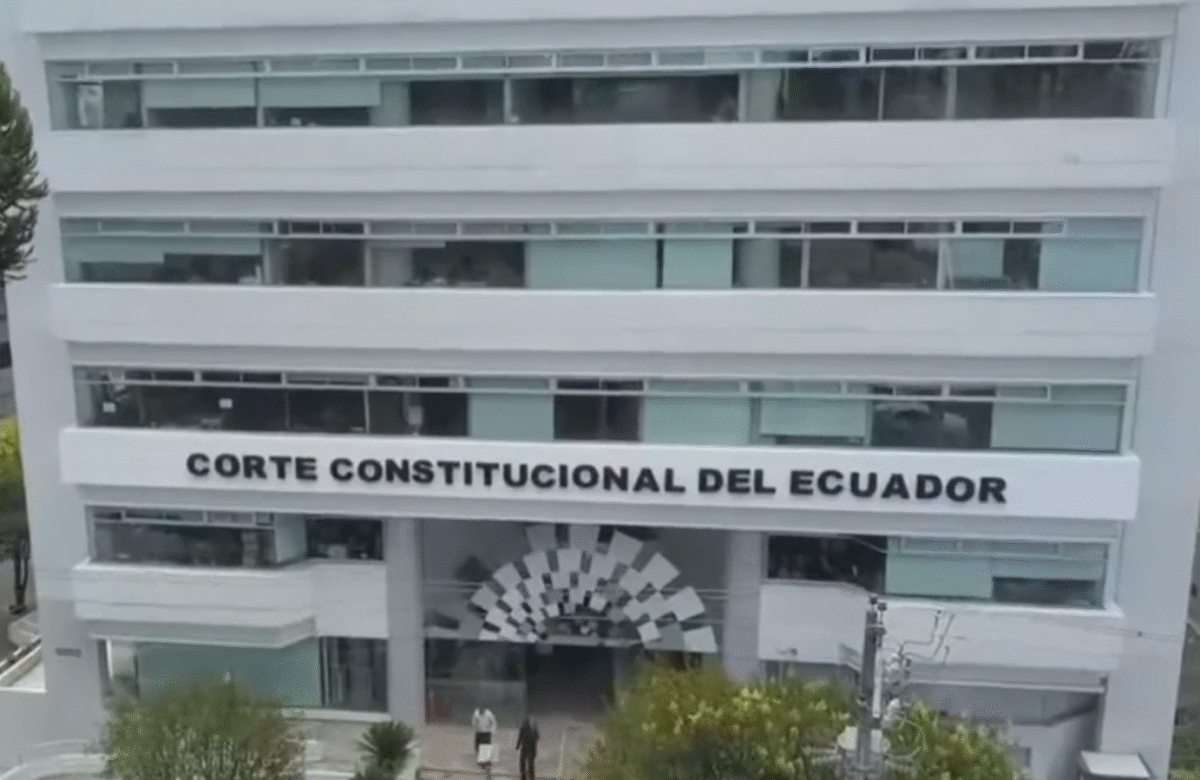 CORTE CONSTITUCIONAL DEBE TOMAR DECISIONES DE TRASCENDENCIA NACIONAL