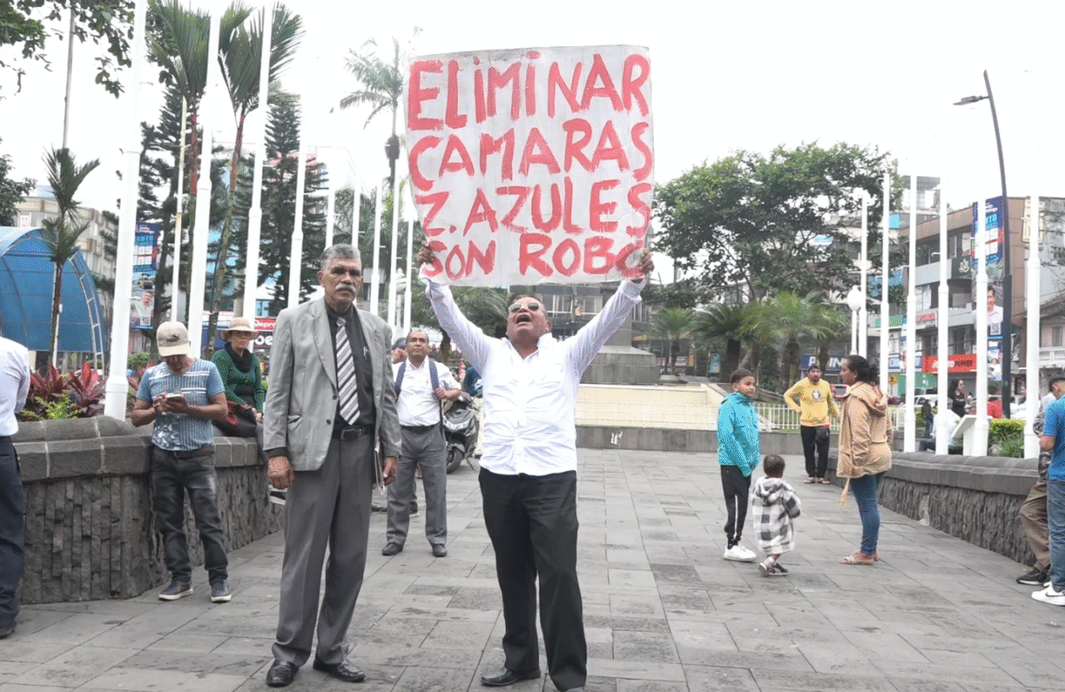 CIUDADANOS Y TRANSPORTISTAS EXIGEN SUSPENSIÓN DE FOTOMULTAS EN SANTO DOMINGO