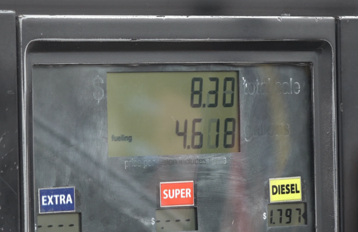 LAS GASOLINAS EXTRA Y ECOPAÍS SE OFERTA EN LAS GASOLINERAS A $2,88