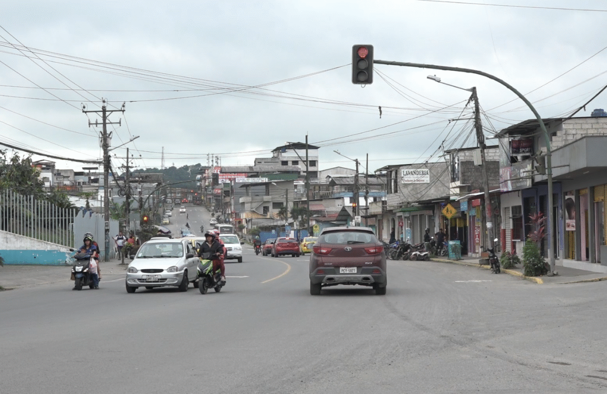 SEMÁFORO DAÑADO CAUSA PREOCUPACIÓN EN LA SANTA MARTHA