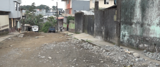 LOS VECINOS PIDEN CULMINAR EL ASFALTADO DE LA CALLE AMAGUAÑA