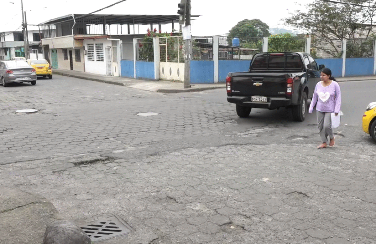 USUARIOS DE CALLE RÍO PASTAZA EXIGEN REPARACIÓN Y SEÑALÉTICA URGENTE