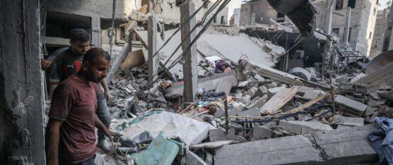 FUERZAS ISRAELÍES AVANZAN HACIA A LA CIUDAD DE GAZA CON FUERTES ATAQUES