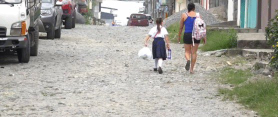 CALLES DAÑADAS AFECTAN A LOS MORADORES DE LA COOP. 9 DICIEMBRE