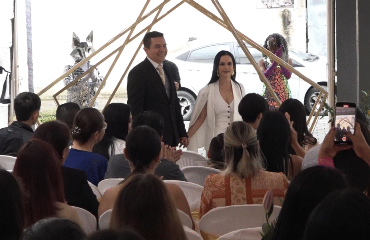 JÉSSICA VÉLEZ INAUGURÓ ESCUELA DE ESTETICISTAS Y COSMETOLOGÍA