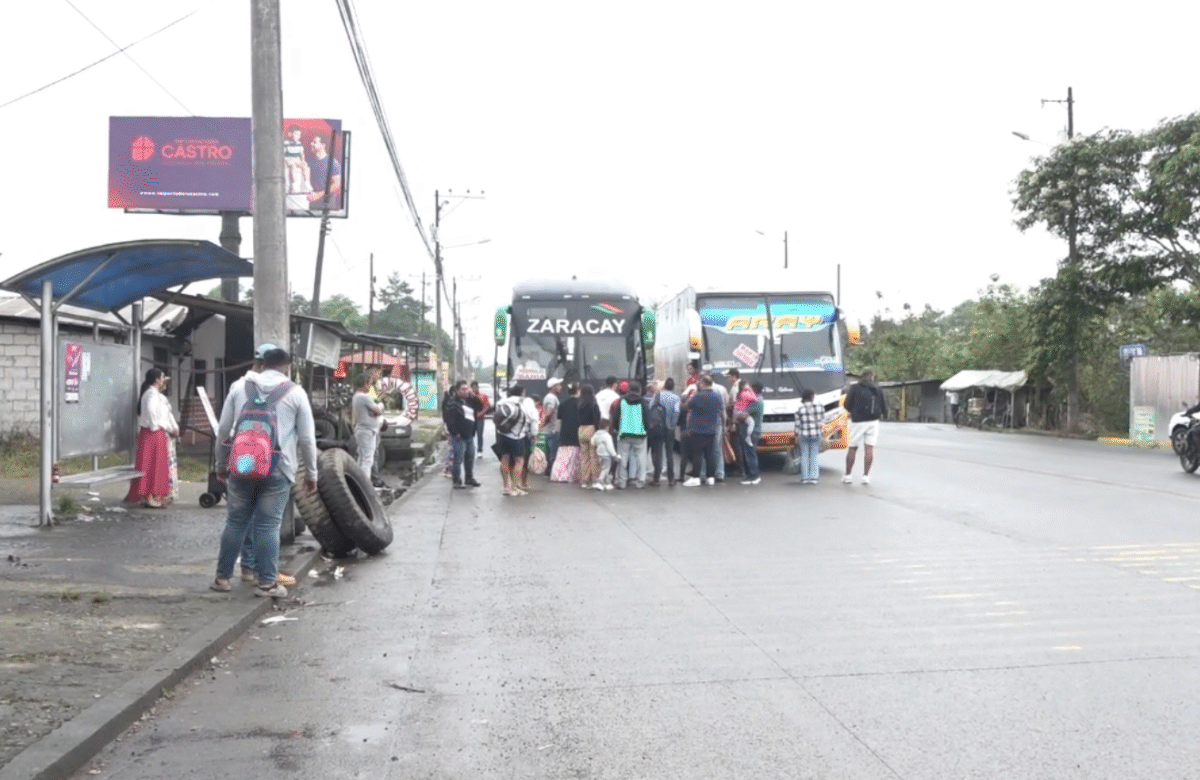 ACCIDENTE EVITADO EN KM 9 VÍA CHONE PONE EN RIESGO A 38 PASAJEROS