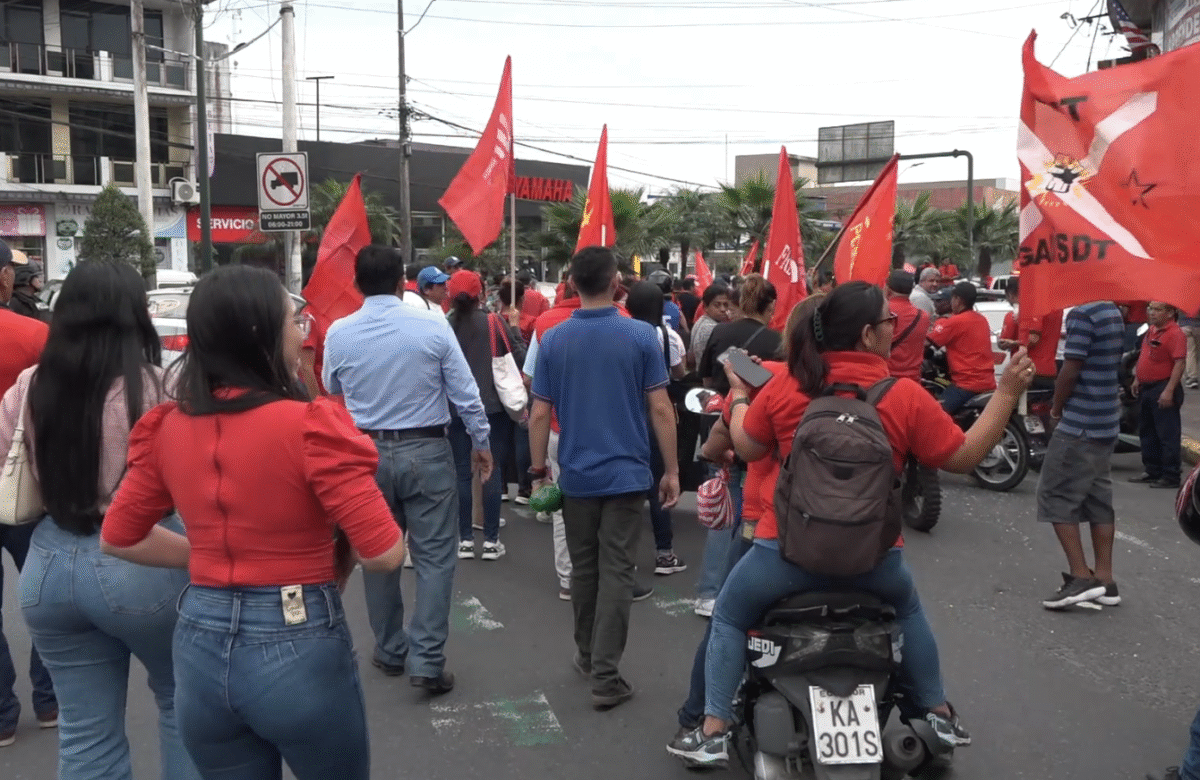 VARIOS SANTODOMINGUEÑOS SE MOVILIZARON EN CONTRA DEL GOBIERNO