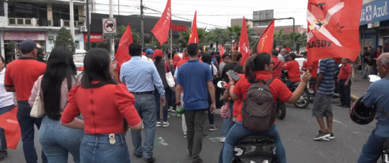 VARIOS SANTODOMINGUEÑOS SE MOVILIZARON EN CONTRA DEL GOBIERNO