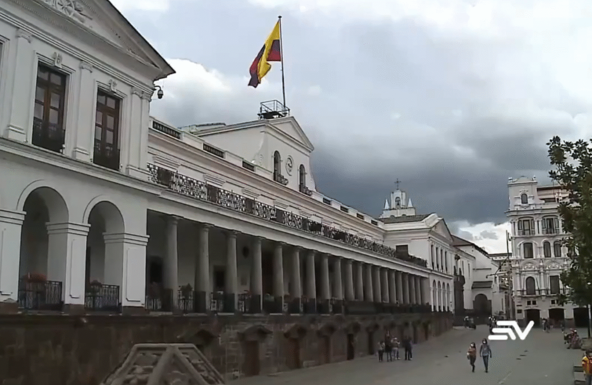 CONSTITUCIONALISTAS REACCIONAN AL DICTAMEN DE LA CC
