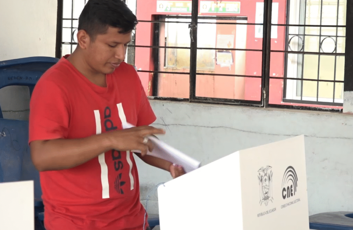 CORTE CONSTITUCIONAL APRUEBA CONSULTA PARA ASAMBLEA