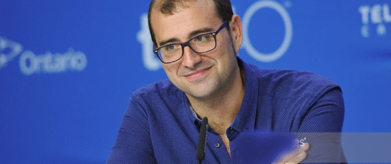 PACO CABEZAS, EMBAJADOR DE LA CULTURA LATINA EN HOLLYWOOD: DE SEVILLA A DIRIGIR “WEDNESDAY”