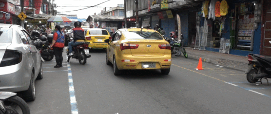 DURANTE LAS HORAS PICO HAY BASTANTE TRÁFICO EN LA CALLE CUENCA