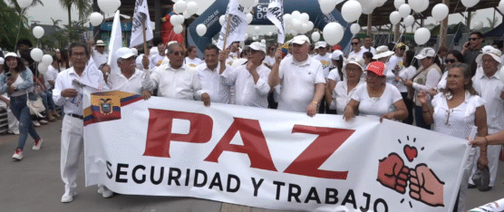DECENAS DE PERSONAS FUERON PARTE DE LA MARCHA POR LA PAZ