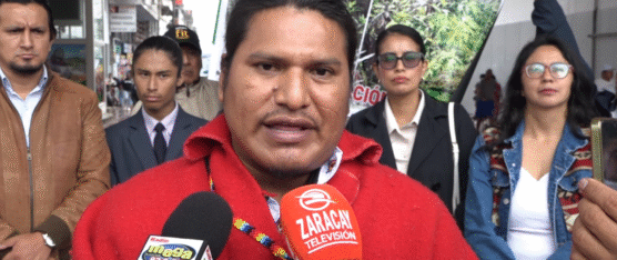 ORGANIZACIONES SOCIALES MARCHARÁN CONTRA LAS POLÍTICAS DEL PRESIDENTE NOBOA  Las organizaciones sociales  de Santo Domingo anunciaron este martes 7 de octubre que realizarán una marcha en contra de las políticas del presidente Daniel Noboa. En esta manifestación estarán habitantes de la parroquia Palo Quemado, quienes advierten de las consecuencias de la explotación minera en la zona.  INFORME JEAN CARLOS  LA REGIÓN – FAMILIARES DE PACIENTES ESPERAN FUERA DEL HOSPITAL GUSTAVO DOMÍNGUEZ  La situación se ha vuelto álgida para varios familiares de los pacientes en el hospital Dr. Gustavo Domínguez al no tener un lugar idóneo donde esperar a los internos. Ante esta situación muchos se han acomodado en los exteriores de la casa de salud para estar al pendiente de sus allegados. Además, denunciaron que varios asientos que eran usados por ellos fueron quitados.  DV. ZONA B ALCANTARILLADO (2:10)  LA REGIÓN – OBRA DE ALCANTARILLADO EN LA ZONA B REGISTRA UN AVANCE DEL 60 POR CIENTO  La construcción de las redes terciarias de la zona B en Santo Domingo avanza en un 60% aproximadamente. Estos trabajos corresponden al segundo crédito coreano que fue otorgado para la ciudad.   DV. FALTA DE ALUMBRADO PÚBLICO  (1:59)  LA REGIÓN – MORADORES DE SANTA MARTHA PIDEN ALUMBRADO Y MAYOR PRESENCIA POLICIAL  En la cooperativa Santa Martha, sector 1, piden más alumbrado público para la calle Luis Cordero. En este lugar los padres de familia creen que la presencia policial debe ser permanente por el centro educativo que hay en el sector.    DV. ALCANTARILLA SIN TAPA  (1:49)  LA COMUNIDAD – VECINOS ALERTAN SOBRE ALCANTARILLA SIN TAPA EN LA CALLE TÚPAC YUPANQUI  En los inicios de la calle Túpac Yupanqui, de la Lotización Gualle Chico, hay una alcantarilla sin tapa que pone en peligro a los conductores. Los vecinos han colocado llantas para evitar accidentes. En la zona las autoridades están interviniendo las calles.