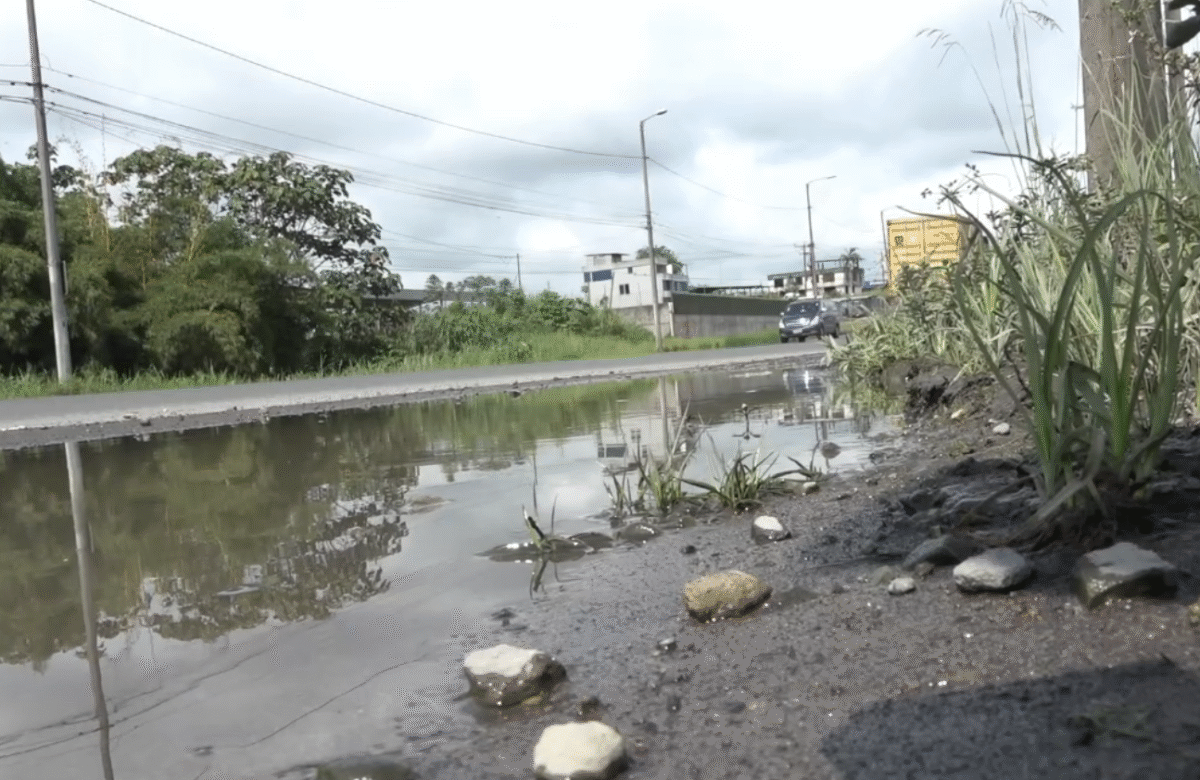 MORADORES PIDEN LIMPIEZA DE LAGUNA EN EL BYPASS CHONE – QUININDÉ