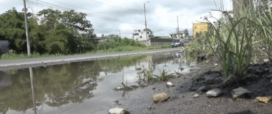 MORADORES PIDEN LIMPIEZA DE LAGUNA EN EL BYPASS CHONE – QUININDÉ