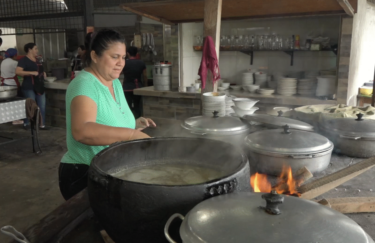 FAMILIAS DISFRUTARON DE LA OFERTA GASTRONÓMICA Y TURÍSTICA EN STO. DGO.