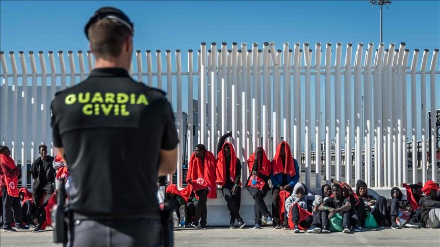 ESPAÑA APUESTA POR REGULARIZAR A MÁS DE UN MILLÓN DE INMIGRANTES EN TRES AÑOS