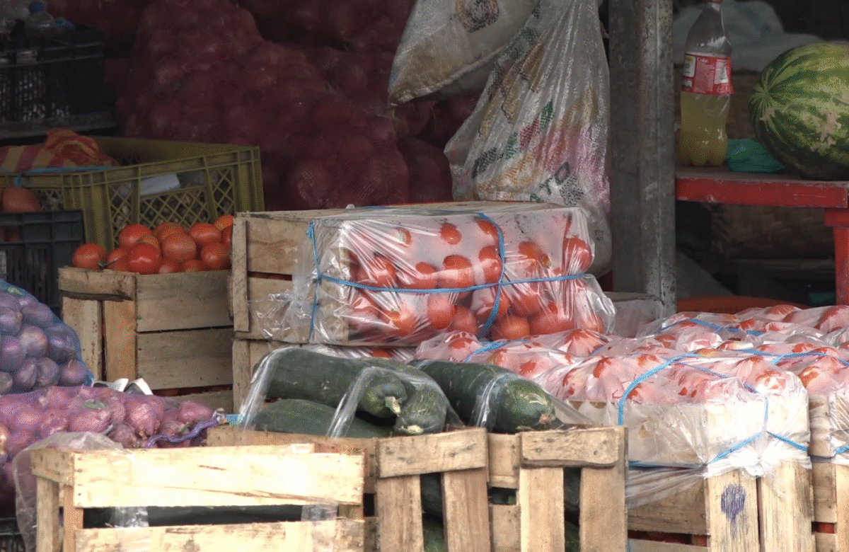 EL PLÁTANO SIGUE COSTOSO Y ESCASO EN LOS MERCADOS MAYORISTAS