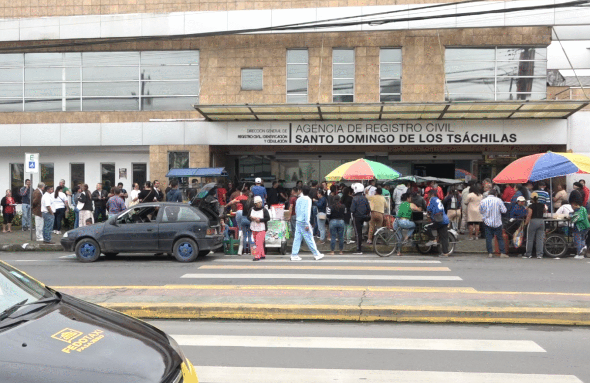 LARGAS FILAS EN REGISTRO CIVIL POR CEDULACIÓN SIN TURNO HASTA EL 4 DE DICIEMBRE