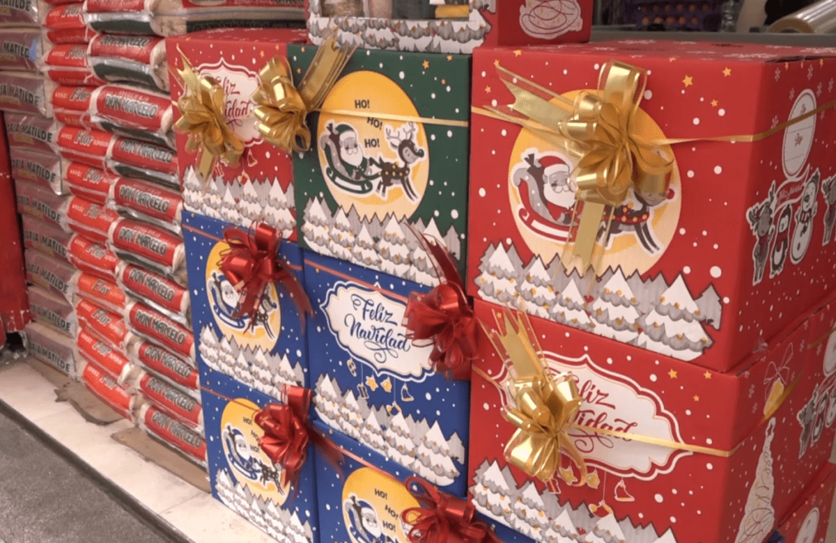 LAS CANASTAS NAVIDEÑAS SIGUEN SIENDO UN REGALO ESPECIAL EN ECUADOR