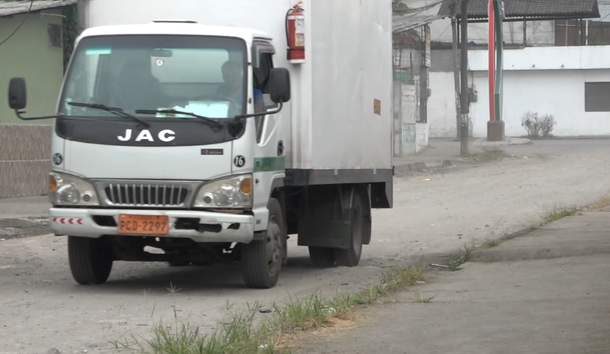 VARIOS ACCESOS SE ENCUENTRAN EN MAL ESTADO EN EL RECREO